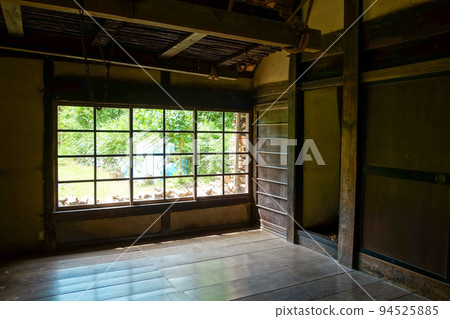 The inside of a traditional old folk house [Interior] 94525885