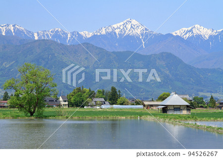 五月在安曇野鄉村和北阿爾卑斯山 五月在安曇野鄉村和北阿爾卑斯山 94526267