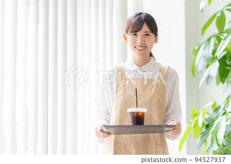 Image of a woman working in a cafe 94527937