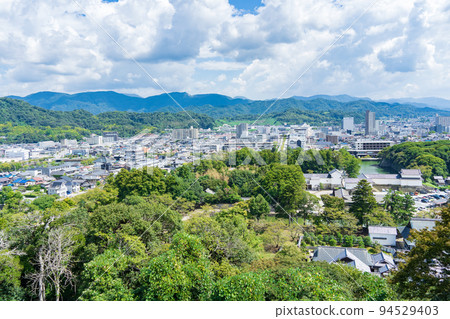 從滋賀縣彥根城鳥瞰城市 從滋賀縣彥根城鳥瞰城市 94529403
