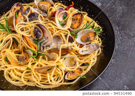 Seafood pasta with clams Spaghetti alle Vongole Seafood pasta with clams Spaghetti alle Vongole 94531490