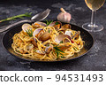 Seafood pasta with clams Spaghetti alle Vongole 94531493