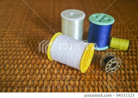 縫紉線和線軸 94531525