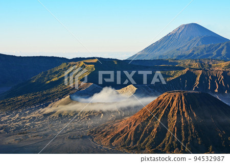 婆羅摩山，印度尼西亞爪哇的聖山 94532987