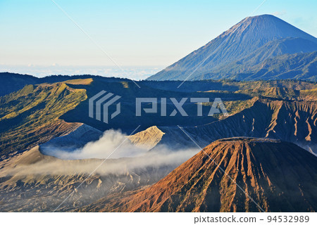 婆羅摩山,印度尼西亞爪哇的聖山 婆羅摩山,印度尼西亞爪哇的聖山 94532989