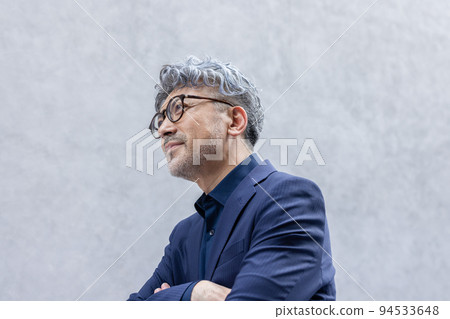 Male portrait businessman 94533648