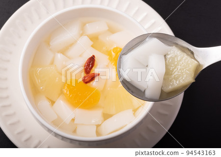 Almond tofu (with mandarin orange and pineapple) 94543163