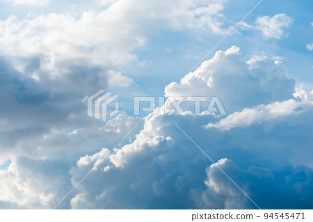 颱風過後清澈的藍天白雲 94545471