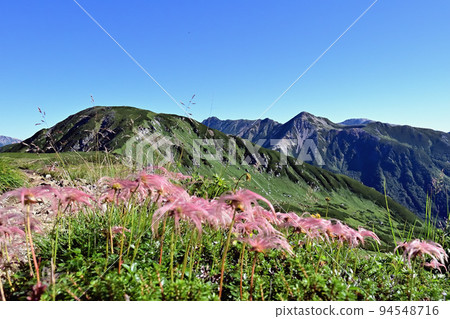 北阿爾卑斯飛騨山青雲間、三俁蓮華山、雙六山、從雙六山的小徑看到的鷲羽山 北阿爾卑斯飛騨山青雲間、三俁蓮華山、雙六山、從雙六山的小徑看到的鷲羽山 94548716