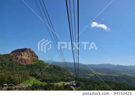 北海道陽光明媚的昭和新山 94550423