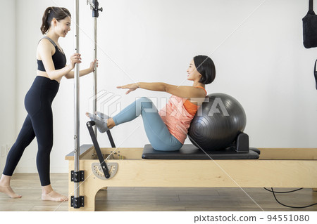Maternity Pilates private lesson 94551080