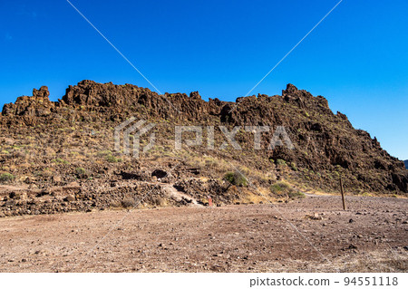 Mountain range at La Sorrueda dam and La Fortaleza de Ansite in Gran Canaria, Canary Islands, Spain 94551118