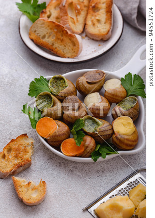 Baked snails Escargot with bread 94551724