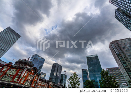 Tokyo cityscape in Japan Economic downturn, depreciation of the yen... After the typhoon passes, the momentary clear sky soon turns into dark clouds...=September 21, Marunouchi 94551923
