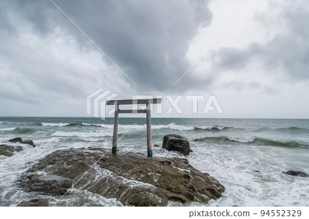 Tsuuteura的鳥居（暴風雨天氣） 94552329