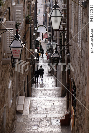 Narrow street inside Dubrovnik old town, Croatia Narrow street inside Dubrovnik old town, Croatia 94552515
