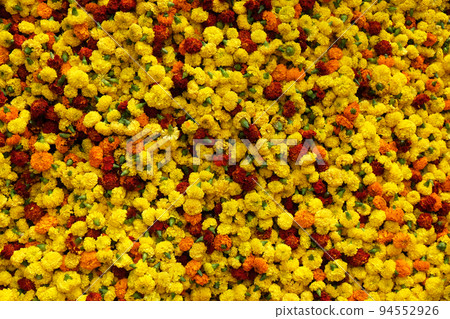 Flowers and garlands for sale at the flower market in the shadow of the Haora Bridge in Kolkata 94552926