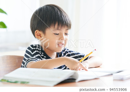 boy studying at home 94553906