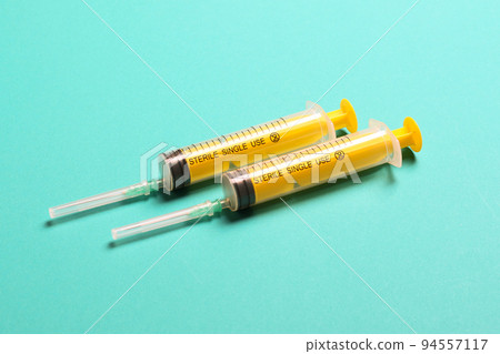 Top view of syringes in a row for medical injection on colorful background with copy space. Health and vaccination concept Top view of syringes in a row for medical injection on colorful background with copy space. Health and vaccination concept 94557117