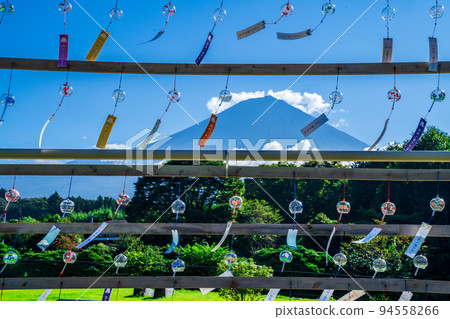 Wind chimes and Mt. Fuji 94558266