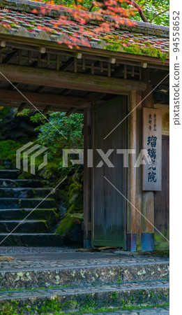 [Kyoto Prefecture] Rurikoin temple gate and approach *Natural scenery 94558652