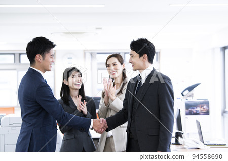 Business success Order contract conclusion Handshake happy 94558690