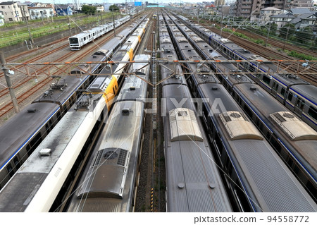 The view of the Sobu Line from the Nishinotani overpass The view of the Sobu Line from the Nishinotani overpass 94558772