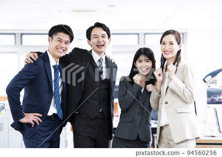 Business office group photo looking at the camera 4 men and women smiling 94560256