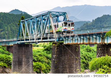 Gifu Prefecture Nagaragawa Railway ~Train crossing No. 3 Nagaragawa Bridge~ 94560754