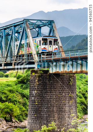 Gifu Prefecture Nagaragawa Railway ~Train crossing No. 3 Nagaragawa Bridge~ Gifu Prefecture Nagaragawa Railway ~Train crossing No. 3 Nagaragawa Bridge~ 94560755