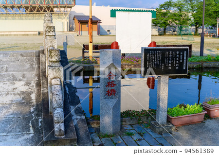 宮廷建築風格“黃昏下的公園、橋樑、河流、廣告牌、宮廷風光” 旅遊景點：有明之里四水孔子公園 94561389