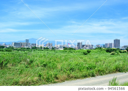 Atsugi city center seen from the Sagami riverbed 94561566