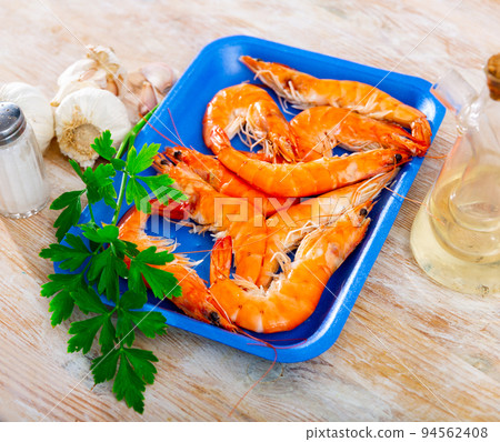 Seafood appetizer. Roasted langostins served with parsley Seafood appetizer. Roasted langostins served with parsley 94562408