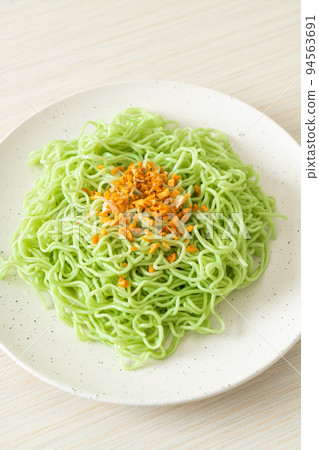 green jade noodle with garlic 94563691