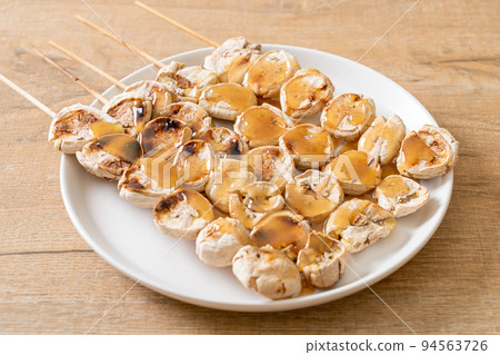 Grills Banana with Caramel Sauce 94563726