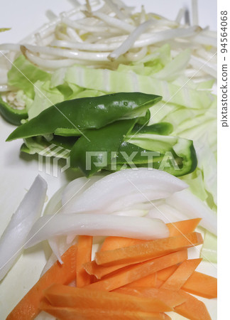 Cut vegetables (bean sprouts, cabbage, peppers, onions, carrots) Cut vegetables (bean sprouts, cabbage, peppers, onions, carrots) 94564068
