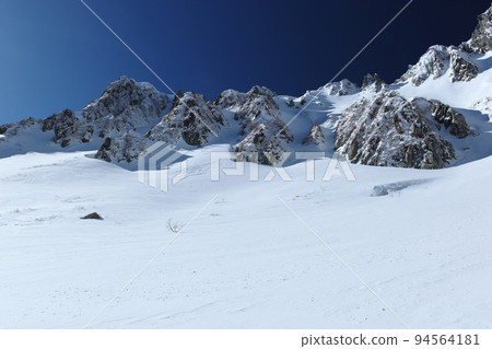 嚴冬的基索科馬 94564181