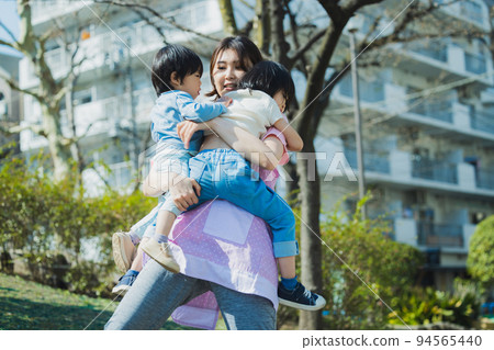 公園，孩子，幼兒園老師 94565440
