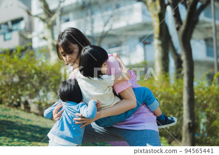 公園,孩子,幼兒園老師 公園,孩子,幼兒園老師 94565441