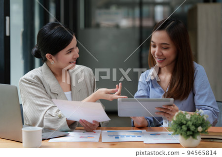 Financial Analyst discussing with Investment Banker at Meeting Room. Fund investment concept 94565814