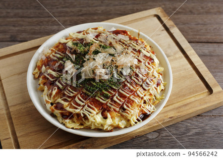 Okonomiyaki Kansai-style mayonnaise Green seaweed dried bonito topping 94566242
