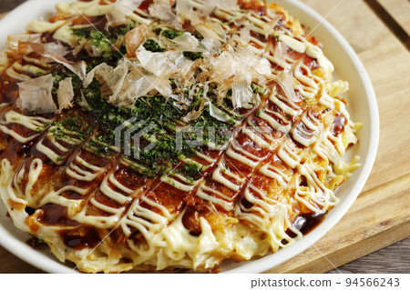 Okonomiyaki Kansai-style mayonnaise Green seaweed dried bonito topping 94566243