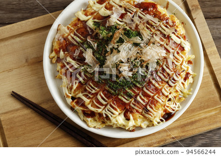 Okonomiyaki Kansai-style mayonnaise Green seaweed dried bonito topping 94566244
