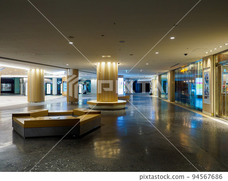 A quiet night in the underground city 94567686