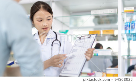 Specialist pharmacists provide advice and assistance to patients who come into the pharmacy or clinic, Prescribe medication as prescribed by a doctor, Service and assistance to patients, Pharmacy. 94568023