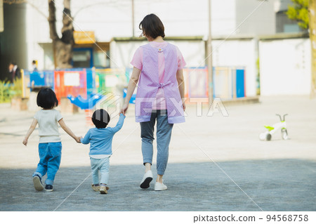 Park, child, nursery teacher 94568758