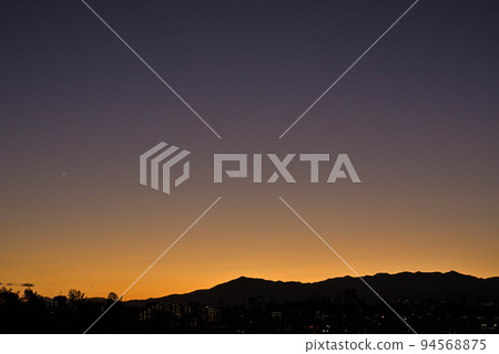 太陽落山後開始閃耀的第一顆星星 94568875