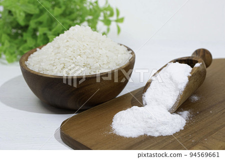 Rice and rice flour (rice flour that has become popular for being gluten-free) Rice and rice flour (rice flour that has become popular for being gluten-free) 94569661