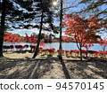 Sunlight and autumn scenery (Lake Tateshina) 94570145