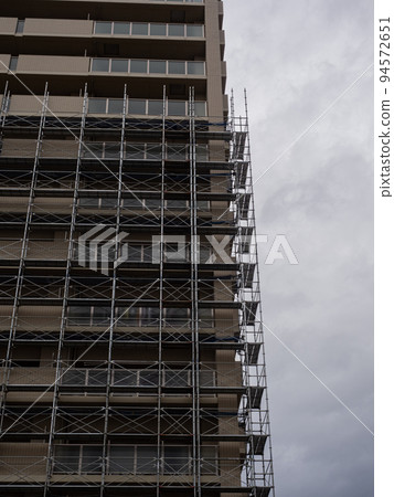 [Typhoon protection] Construction scaffolding used in large-scale repair work 94572651